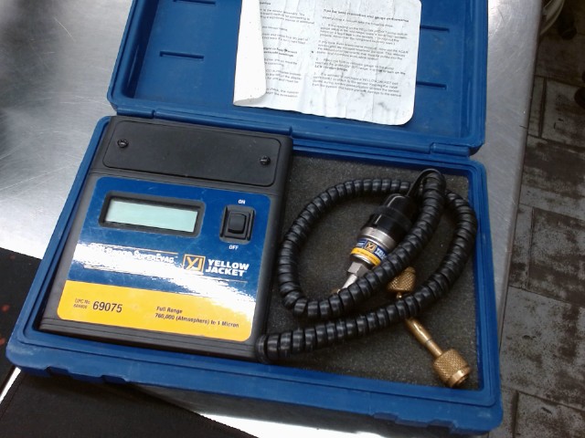 Lcl vacuum gauge ds coffre bleu