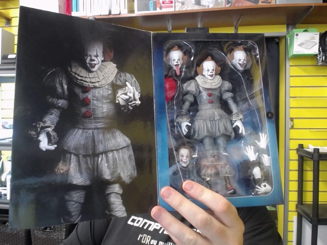 Figurine it neca character two