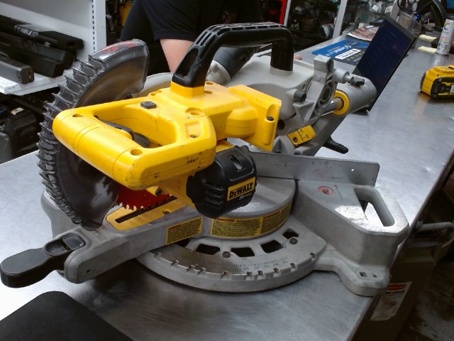 Scie a onglet dewalt