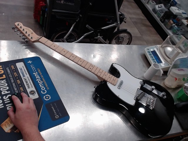 Telecaster noir/petit prob.elect ss case