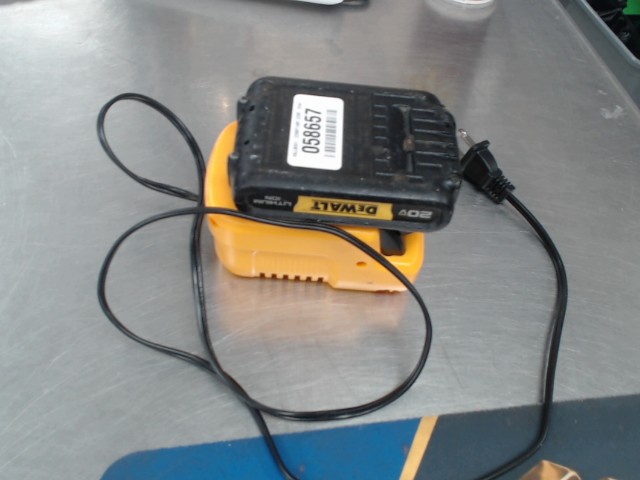 Batterie dewalt avec chargeur portatif