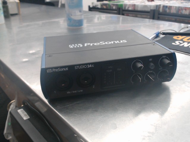 Black and blue sound card studio 24c