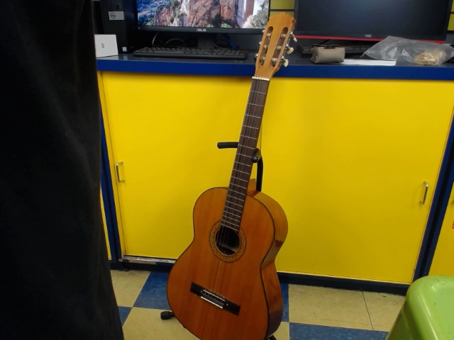 Guitare mauvais etas
