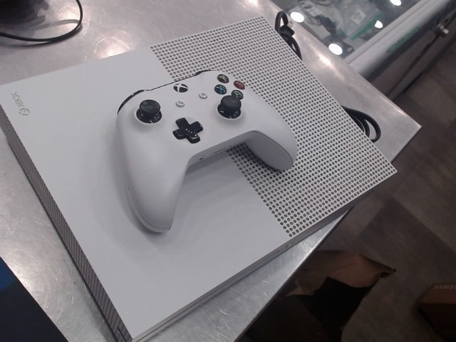 Xbox one s + manette+ fils