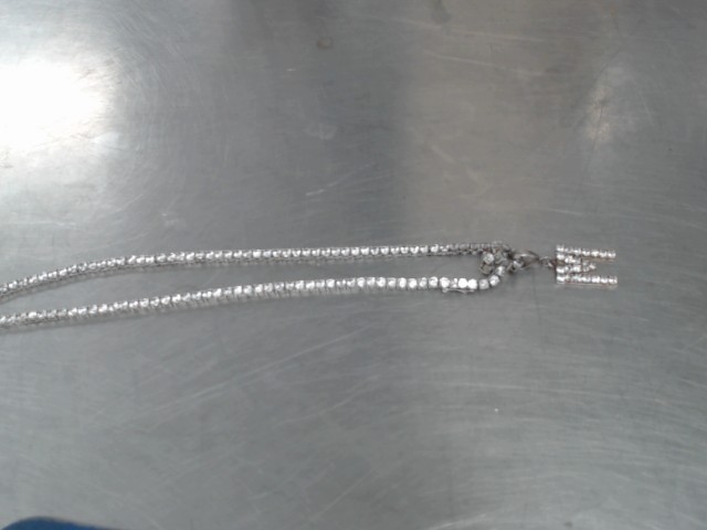 Chaine en argent lettre m avec pierres
