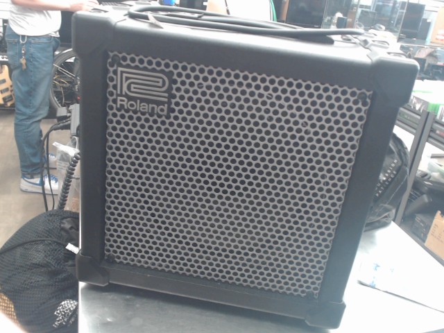 Roland amp cube-40xl like new condition