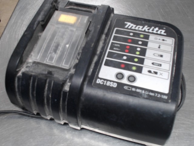 Deux drill makita avec chargeur et batt