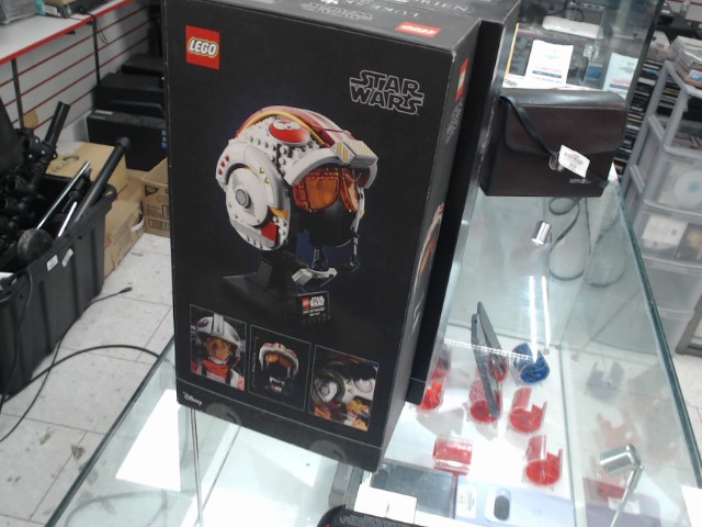 Lego star wars luke red five helmet