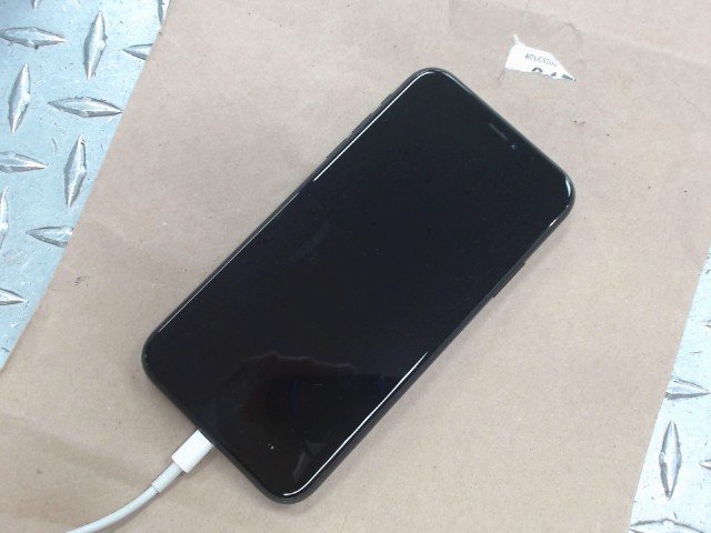 Iphone xr  64 g noir + usb