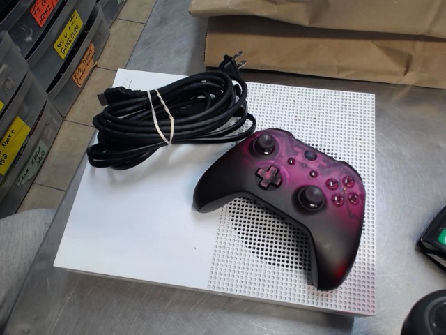 Xbox one s + man + chrg 1to