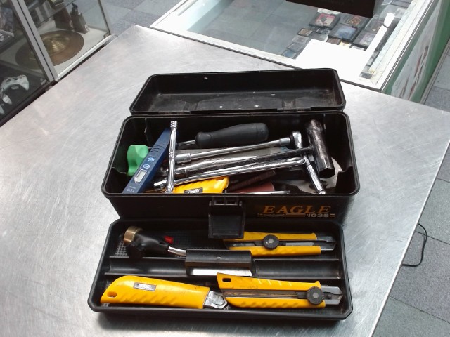 Coffre a outils plein