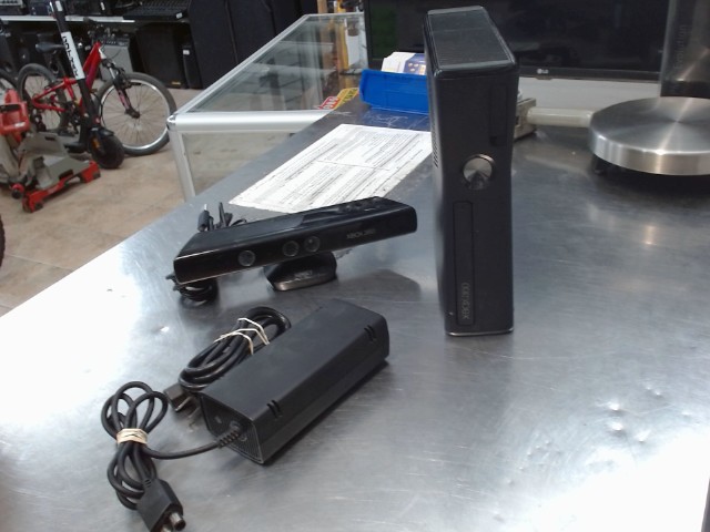 Xbox 360 s + charg + kinect no man