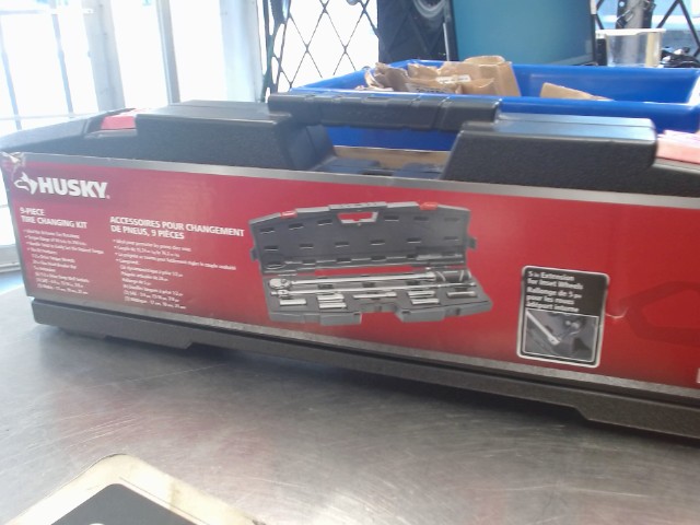 Tire changing kit