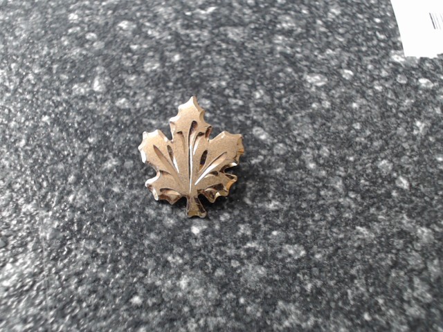 Mapple leaf pin
