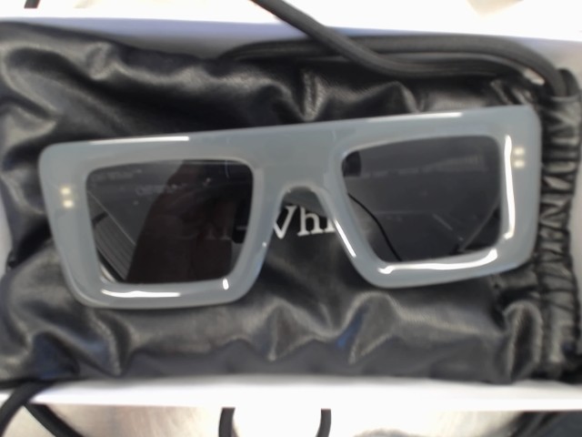Lunettes off white en boite