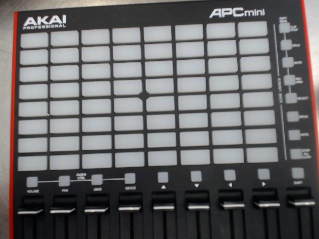Akai controlleur noir rouge