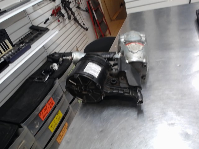 Cloueuse 3 1/2'' pneumatic