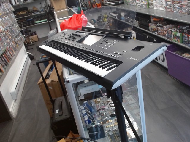 Yamaha genos 2 avec stand