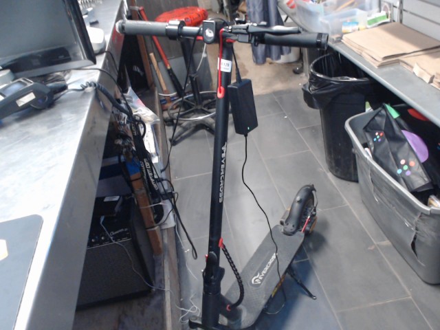 Scooter electrique avec chargeur