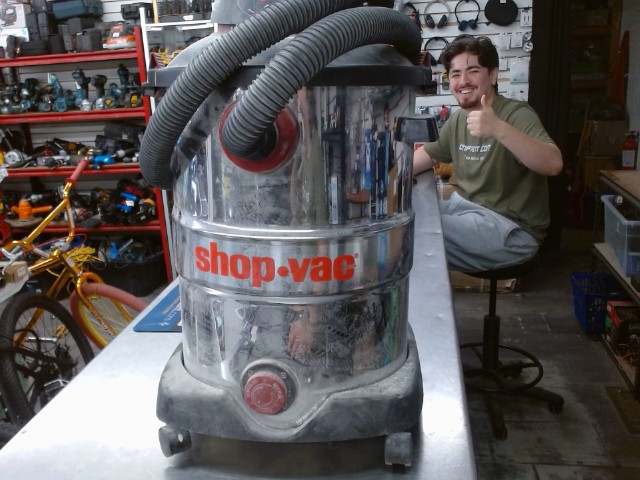 Vaccumm 12 gallon shop vac