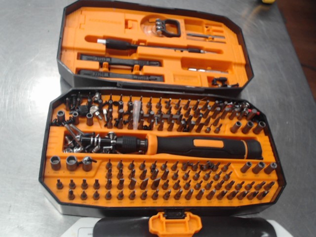 Tournevis + pieces 152 en 1