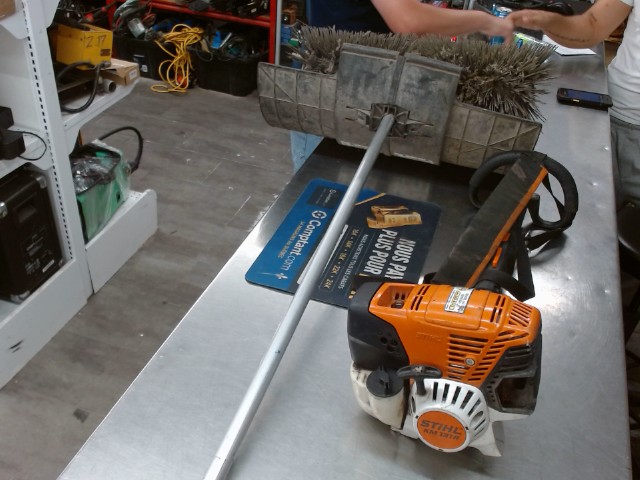 Moteur stilh avec attache brosse