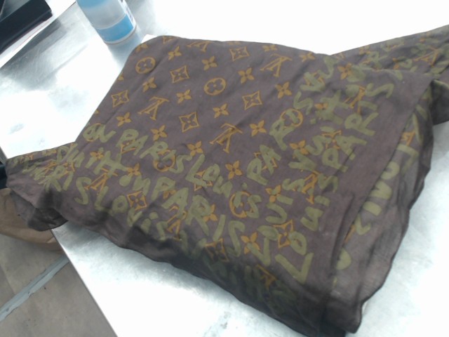 Foulard lv brun et vert stephen sprouse