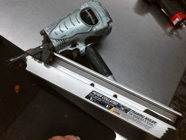Gun a finition metabo a air comprimer