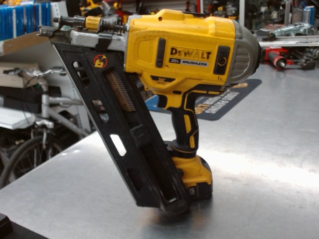 Gun a clou dewalt avec batterie 5ah