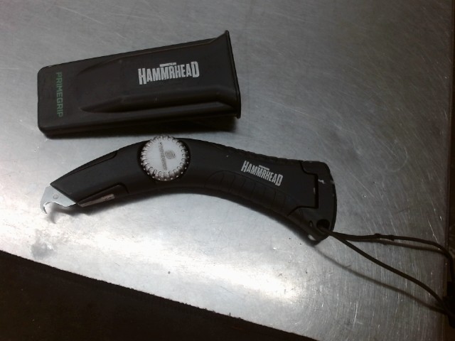 Roofing knife hammrhead