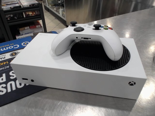 Xbox serie s avec manette et fils