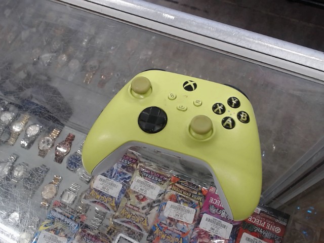 Manette de xbox one jaune