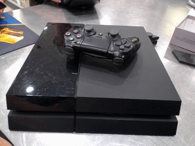 Console avec manette et fils