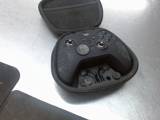 Mannette xbox elite serie 2 dans case