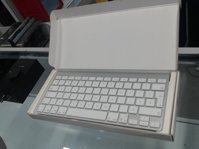 Wireless keyboard apple +box