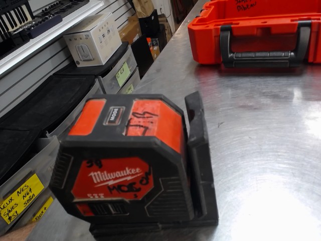 Laser 2 lignes vertes milwaukee + case