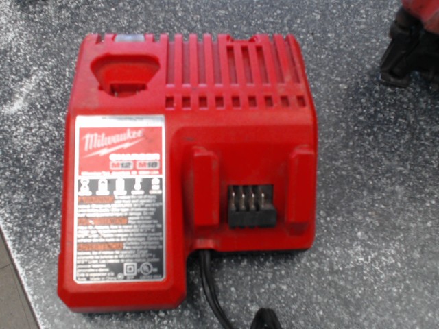 Chargeur milwaukee
