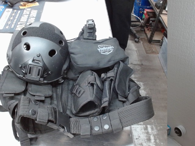 Gillet avec casque et lunette pret confi