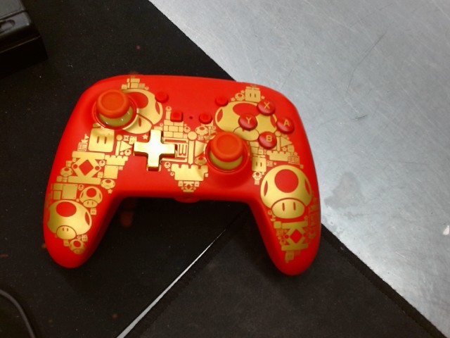 Manette mario rouge et or