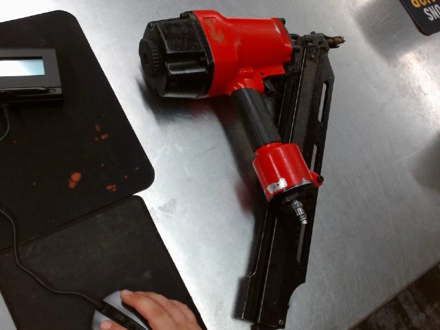 Gun a bardeau rouge