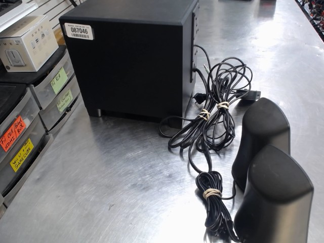 2 speakers + subwoofer pour ordi (ms)
