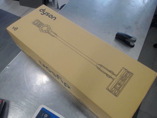 Dyson v8 +boite new sealed