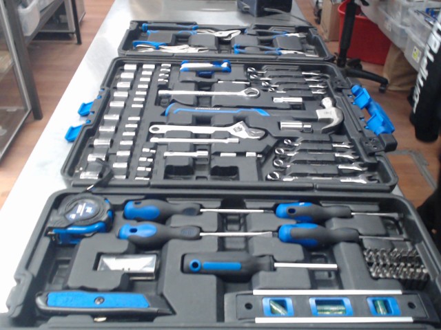 Outils marteau pinces cl�s