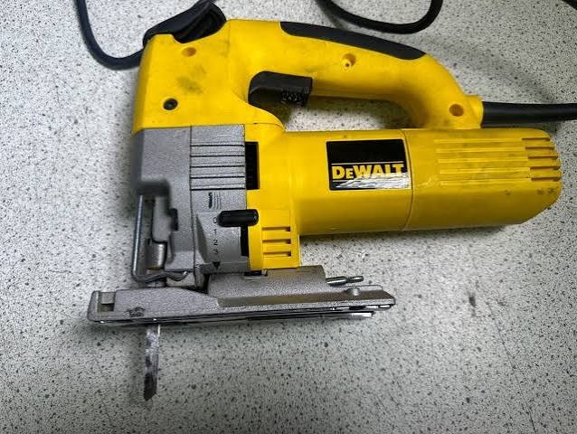 Scie sauteuse dewalt a fil