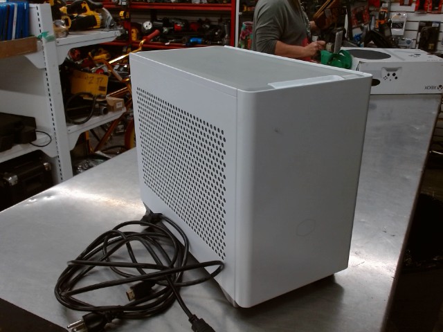Tour de ordi custom build avec fil