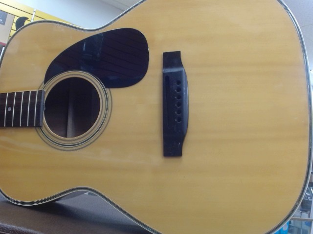 Guitare acoustique a reparer