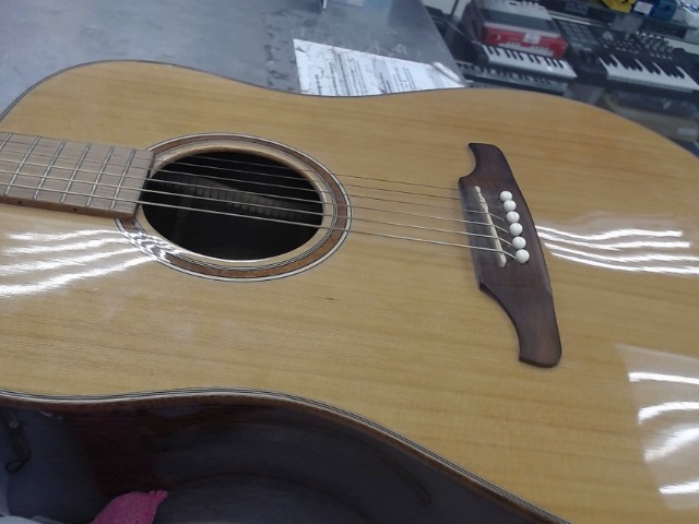Guitar bris� a reparer