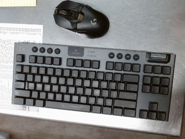 Clavier et souris gaming logitech