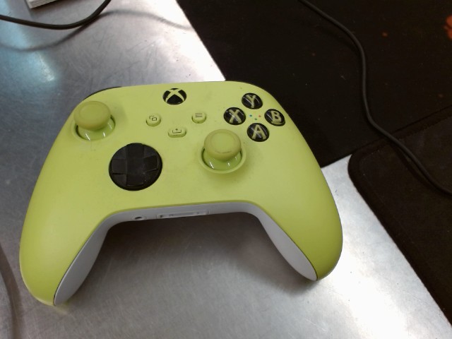 Manette xbox one vert dans boite