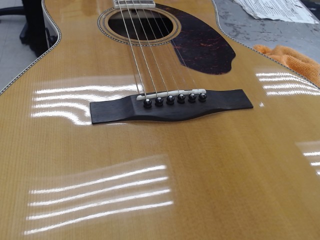 Paramount acoustic guitare sans case